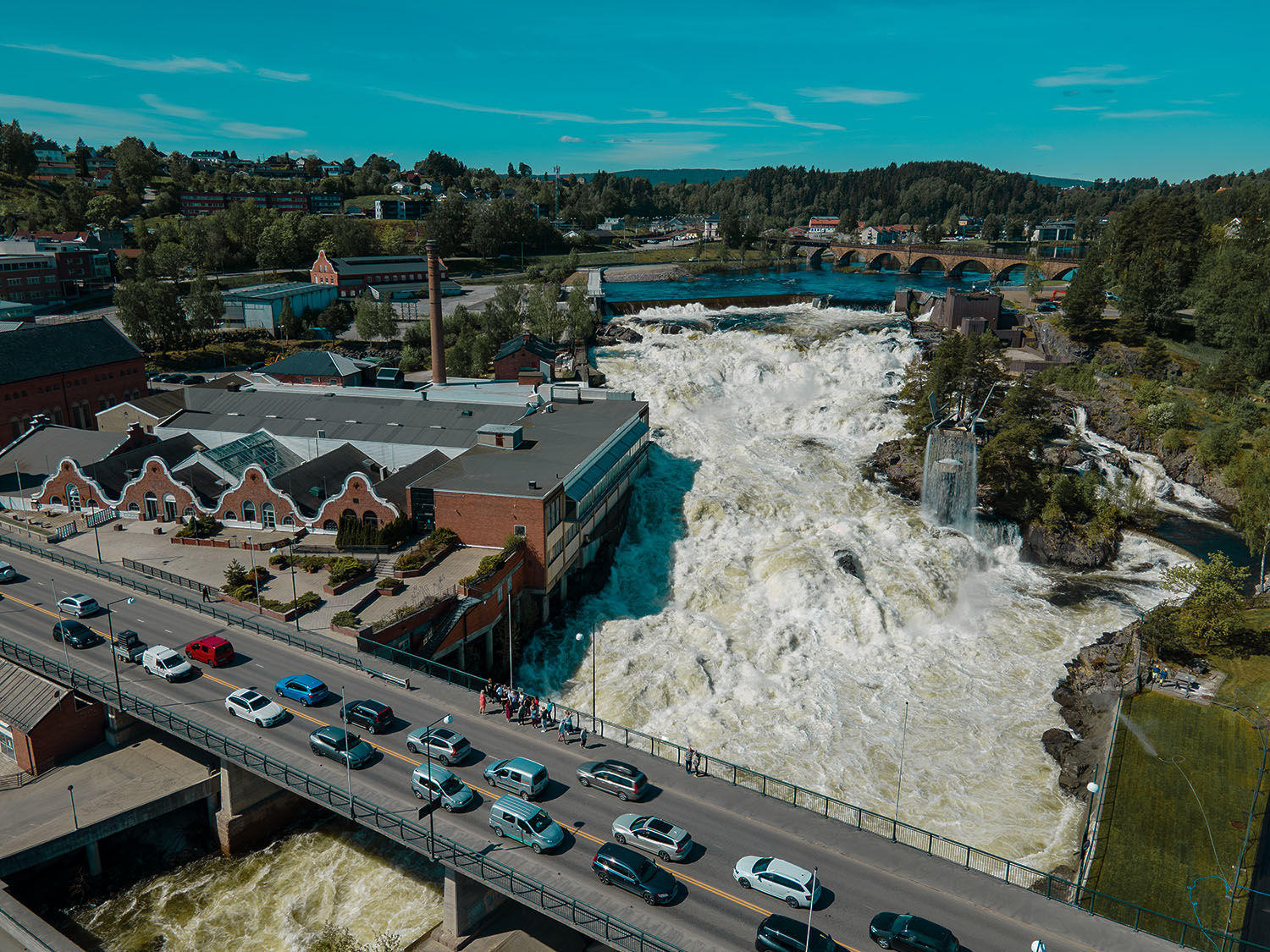 Fossestryk gjennom Hønefoss by