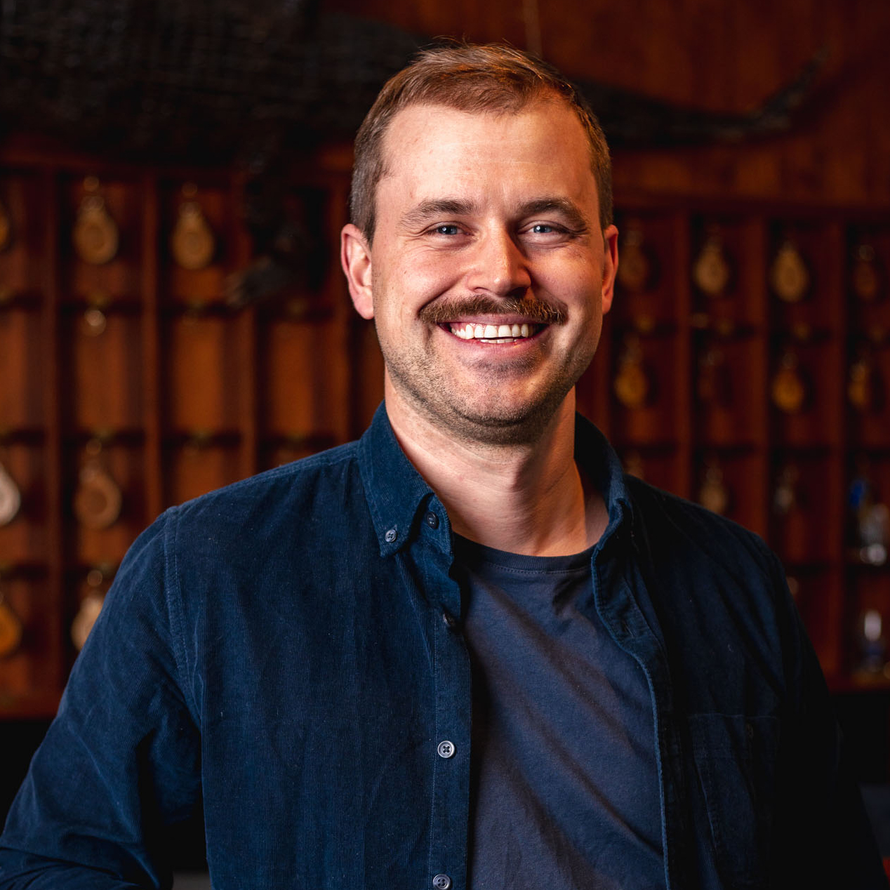 Eirik fra Akari smiler mot kameraet